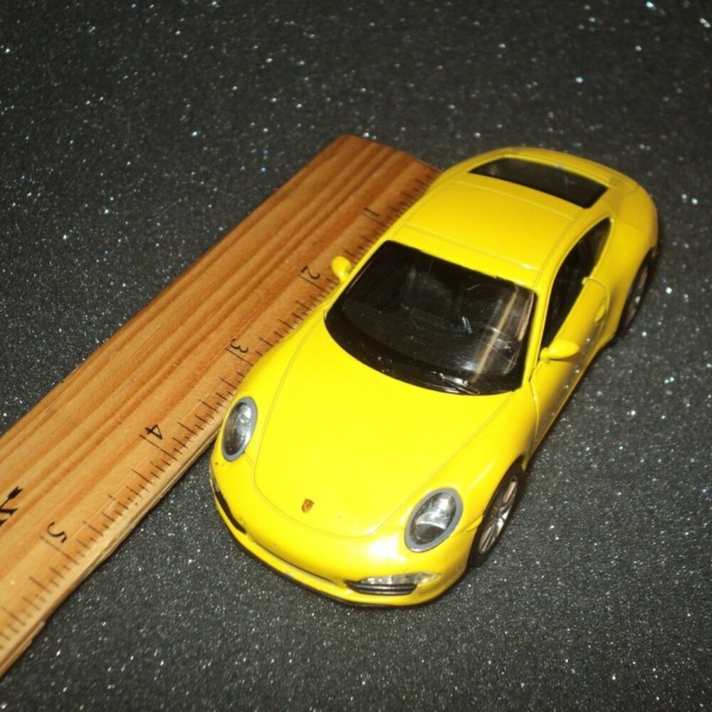 Welly 1990 Porsche 911 (991) 2012 Carrera S Toy Car Yellow 1:38 Doors Open